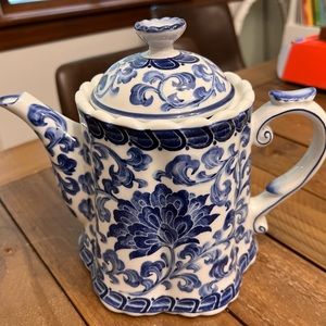 Blue and white tea pot